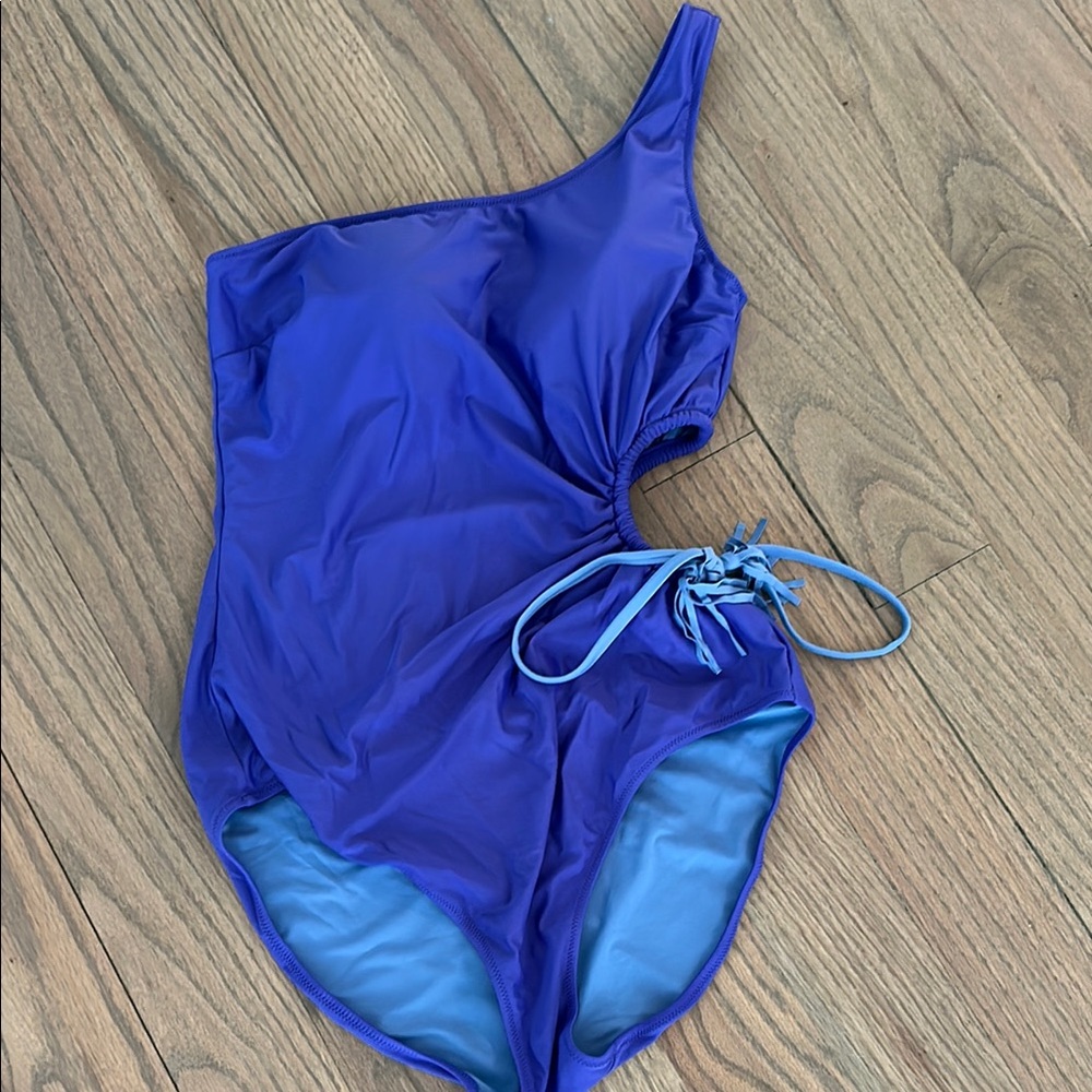 One-Shoulder Swimsuit